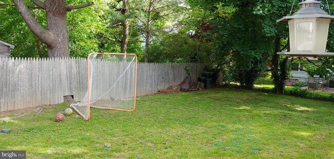 Building Photo - 613 Sampson Ave