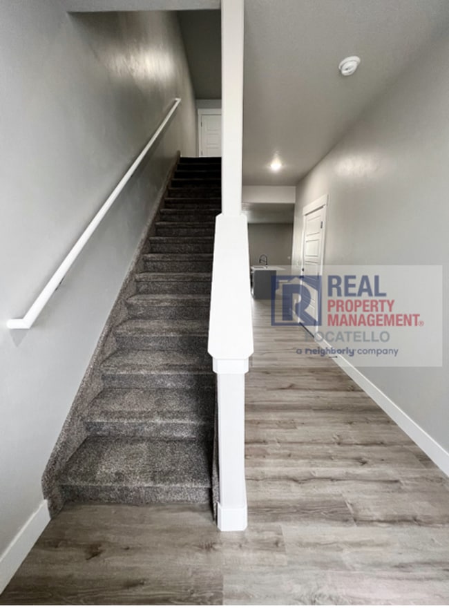 Building Photo - 3 Bedroom 2.5 Bathroom Town Home - 1 Car G...