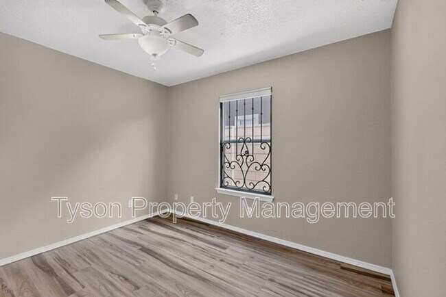 Building Photo - 1409 Stoneway Dr NW