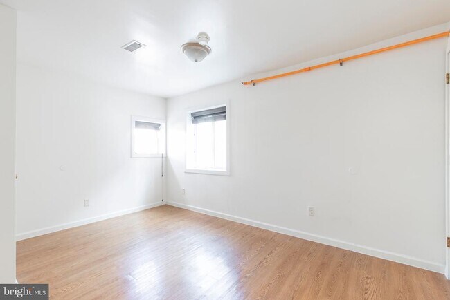 Building Photo - 507 W Girard Ave