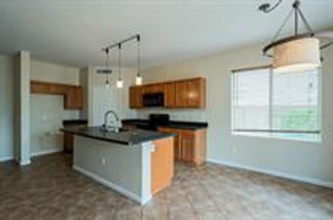 Building Photo - Incredible Single Family Home!