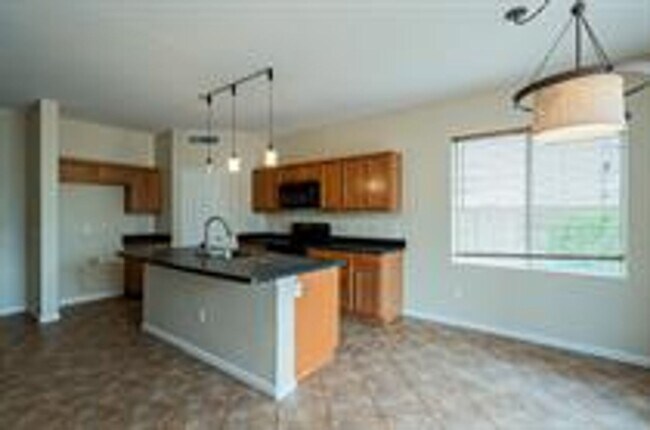 Building Photo - Limited Time: No Application Fee Required Apply for FREE — $55 Fee Waived 5 BDRM 2.5 BATHS