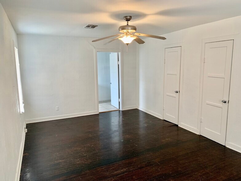 Building Photo - 2016 Dunlavy St