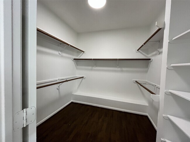 Building Photo - 3847 Landon Park Dr