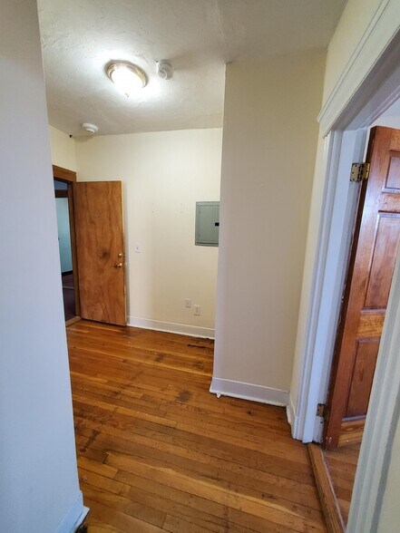 Building Photo - 382 Riverway St