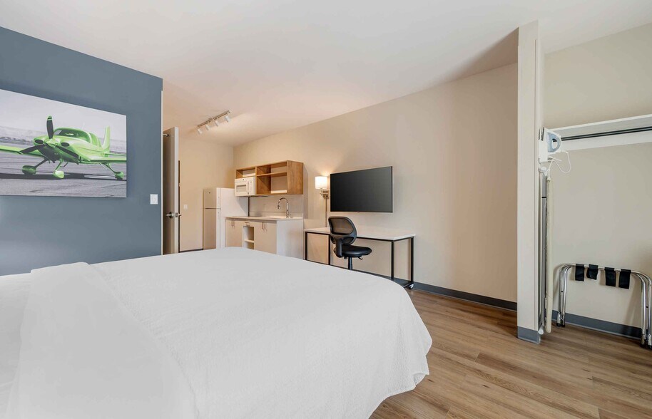 Building Photo - Furnished Studio-Phoenix - Chandler - Airport
