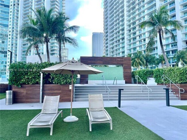 Building Photo - 350 S Miami Ave