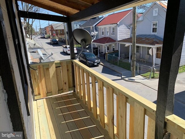 Building Photo - 224 Kern St