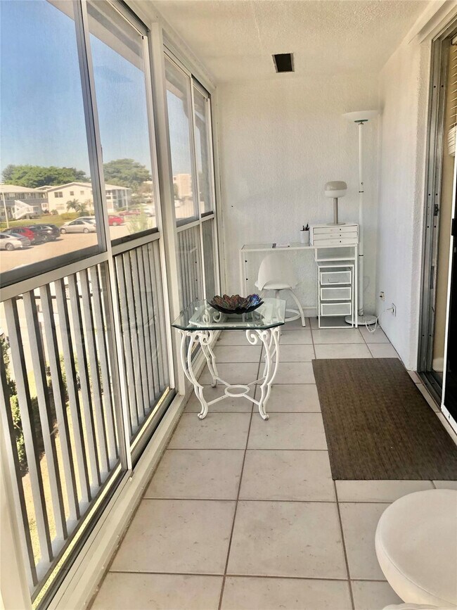 Building Photo - 137 Farnham F