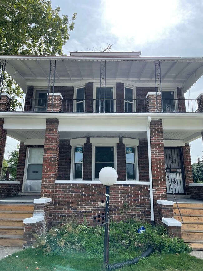 Building Photo - 1427 Calvert Ave