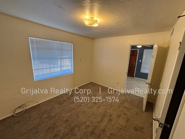 Building Photo - 4 Bed, 2 Bath House on a Large Corner Lot for Rent (22nd St/Wilmot)