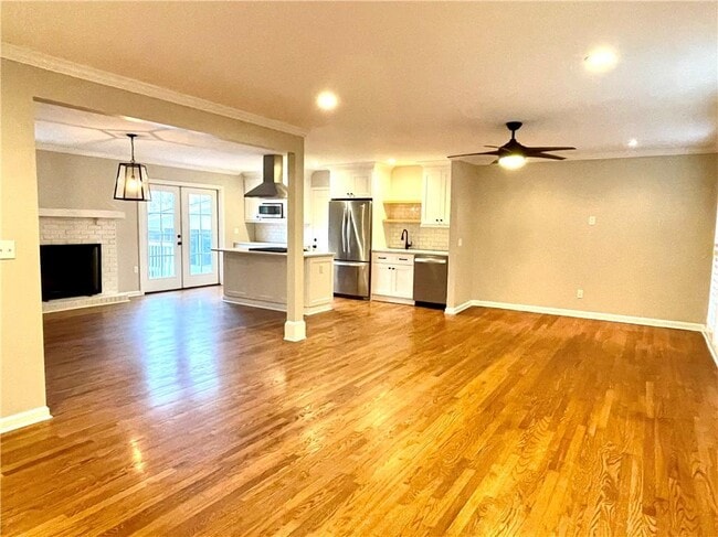 Building Photo - 245 Willow Springs Dr