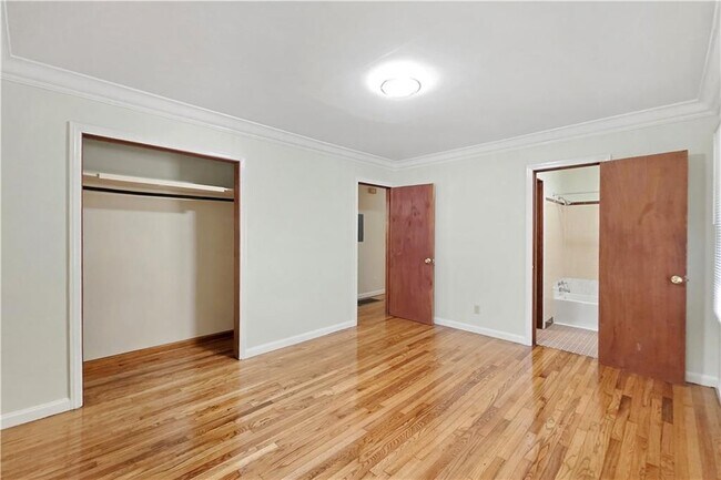 Building Photo - 2798 Dearwood Dr SW