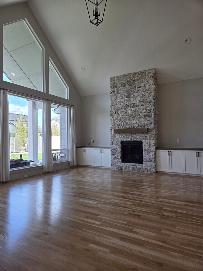 Building Photo - 8376 W Brooks Dr