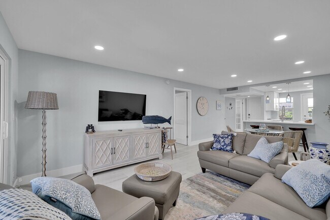 Building Photo - 2871 N Ocean Blvd