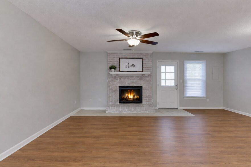 Building Photo - 425 Rennie Ct