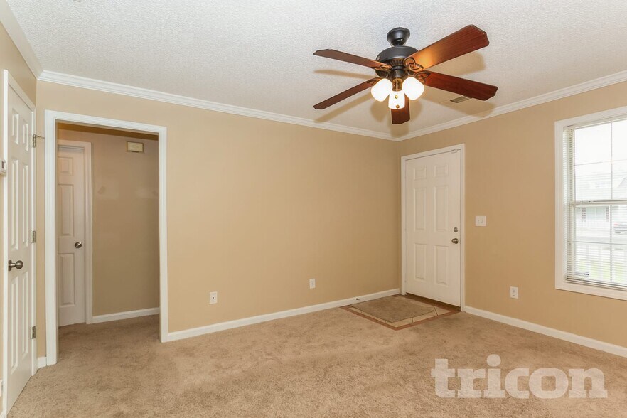 Building Photo - 1318 N Hampton Dr