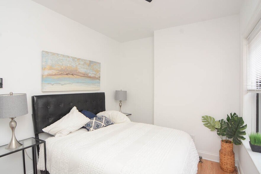 Building Photo - 630 W Stratford Pl