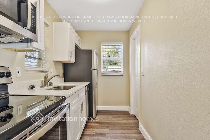 Building Photo - 4262 Schank Ct