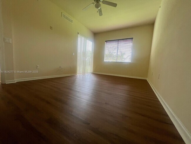 Building Photo - 3500 Oaks Clubhouse Dr