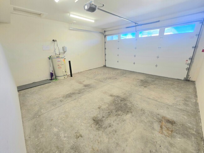 Building Photo - 114 SE 218th Ave
