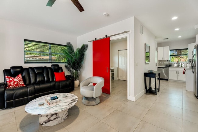 Building Photo - 1526 SW 20th Ave