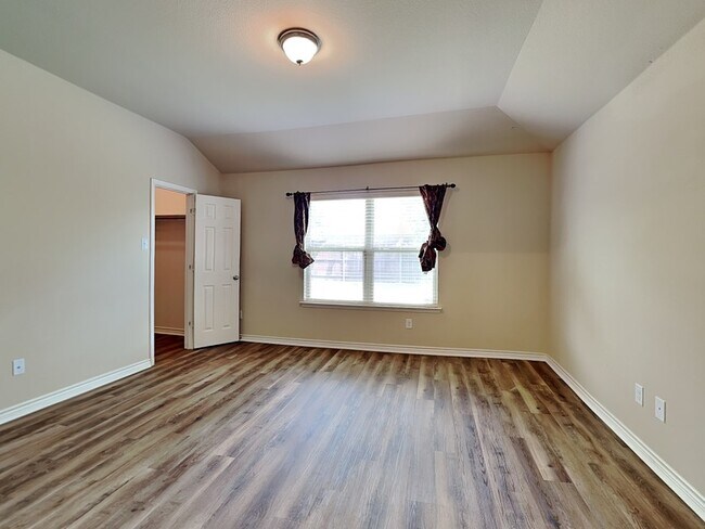 Building Photo - 1329 Villa Paloma Blvd