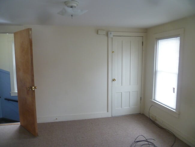 Building Photo - 174 S Branch St