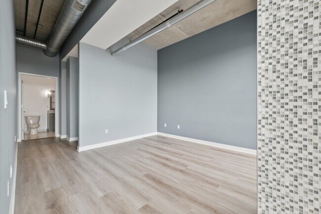 Building Photo - 350 N Main St