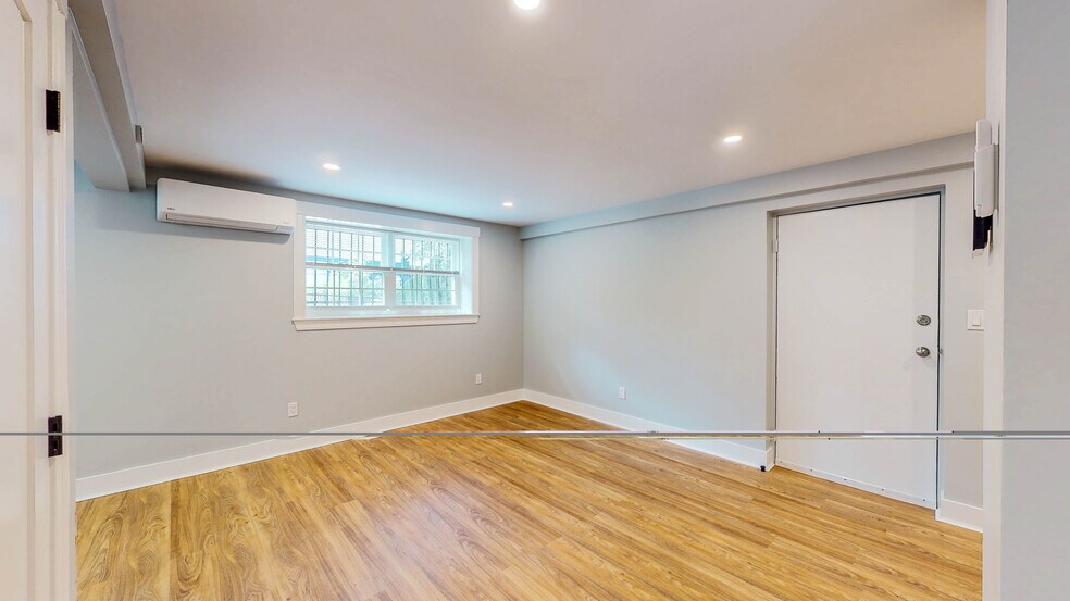 Building Photo - 131 Sherman St