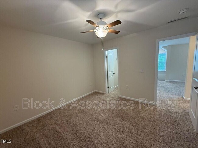 Building Photo - 238 Begen St