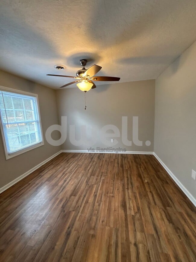 Building Photo - 2445 Yates Dr