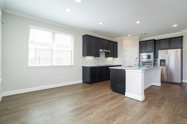 Building Photo - 8007 Cibolo Valley