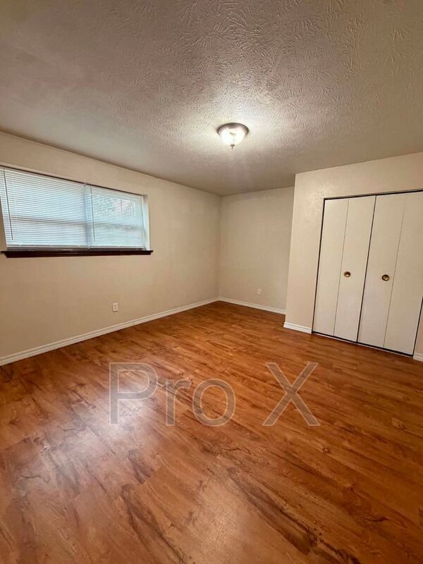 Building Photo - 1807 Grand