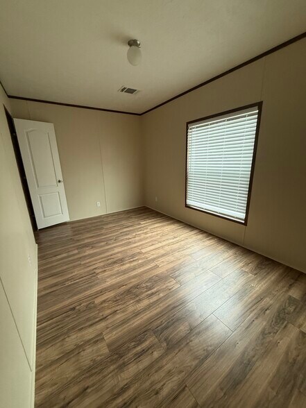 Building Photo - 709 N Collins Fwy