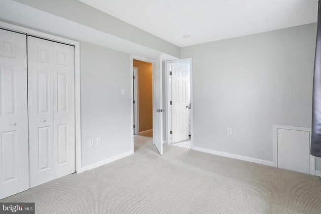 Building Photo - 8300 Midwood St