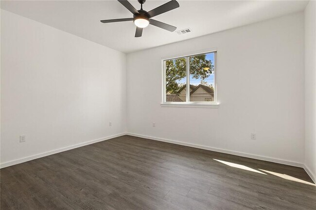 Building Photo - 603 Bissonet Ln