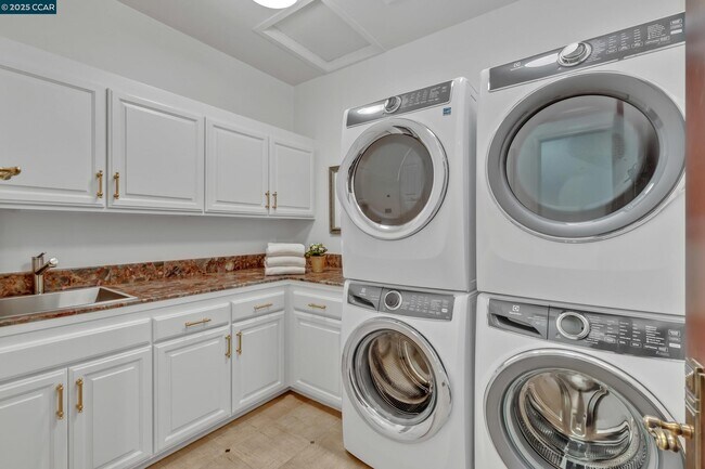 Building Photo - 1121 Eagle Nest Ct