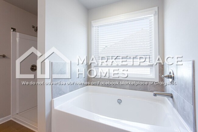 Building Photo - 211 Ww Carr Ave