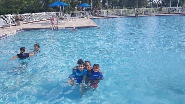 Building Photo - 370 NE 34th Ave