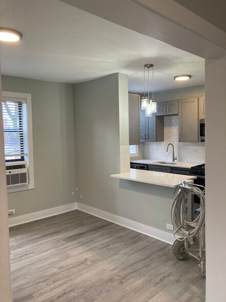 Building Photo - 372 Hazel Ave