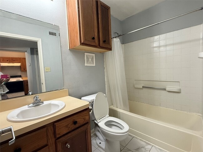 Building Photo - 304 Dell Ct