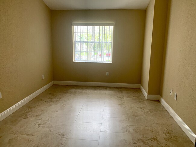 Building Photo - 2841 N Oakland Forest Dr