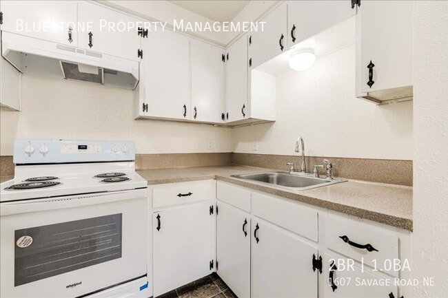 Building Photo - 1607 Savage Rd NE