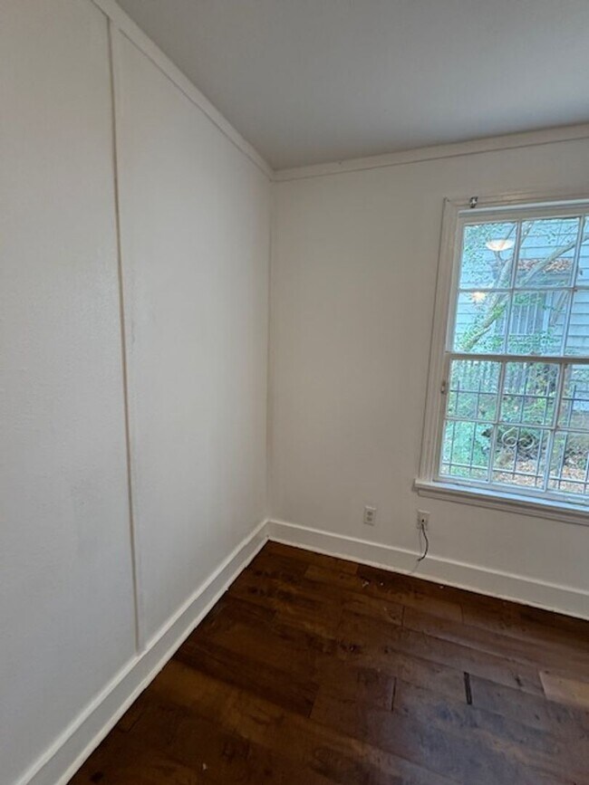 Building Photo - 5005 W 31st St