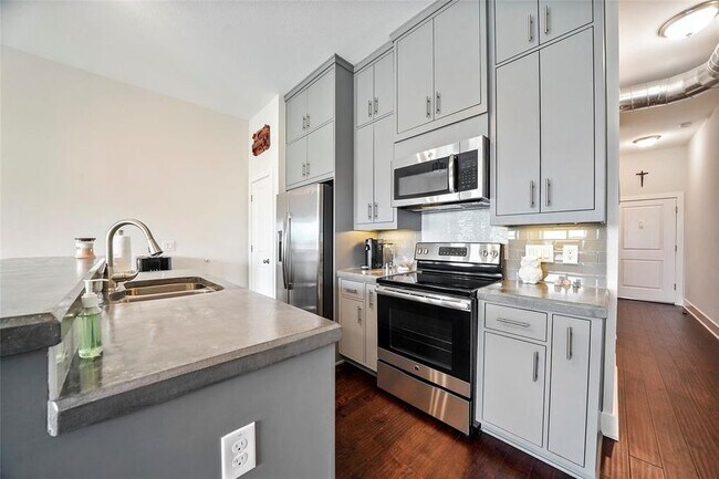 Building Photo - 1011 Studemont St