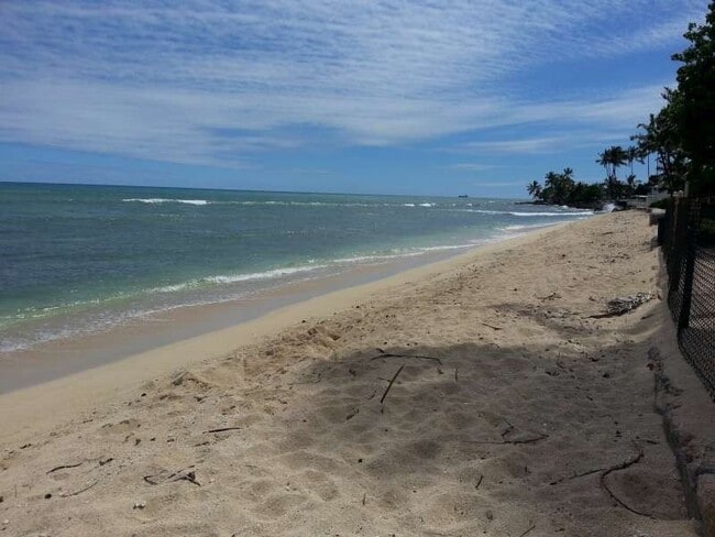 Building Photo - Oneula