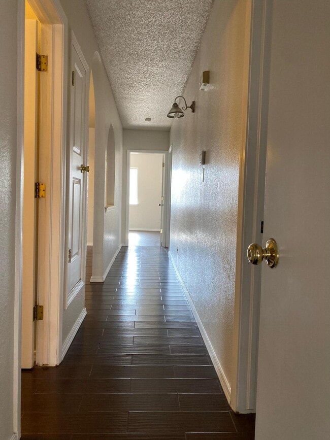 Building Photo - 3303 Almedia Pl