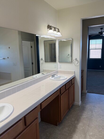 Building Photo - 5321 Matina Dr