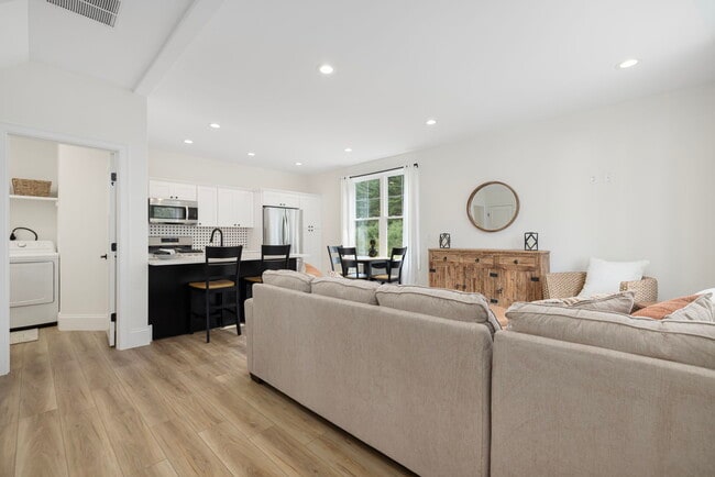 Building Photo - 50 S County Trl